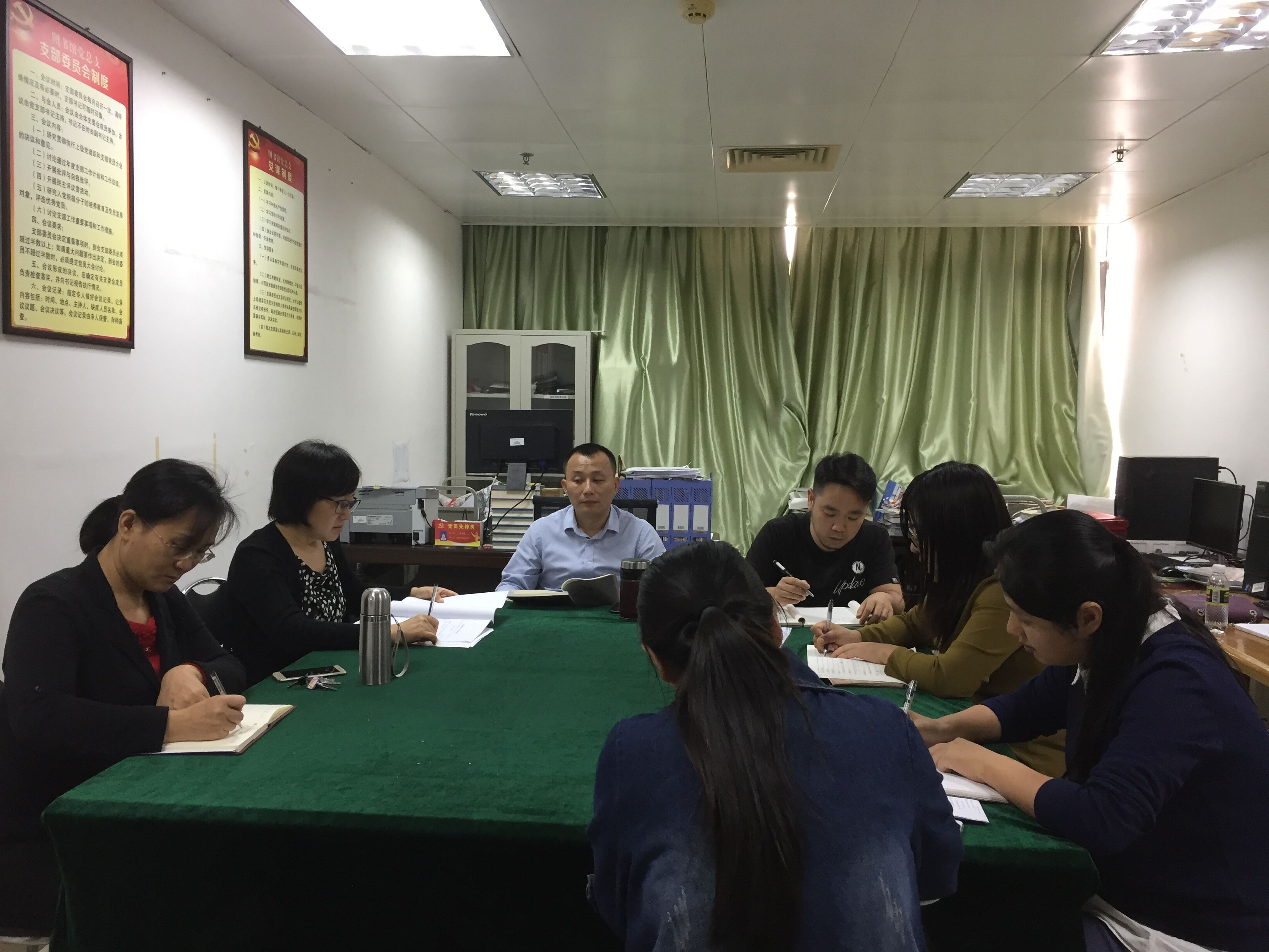 档案馆开展“两会”精神学习活动