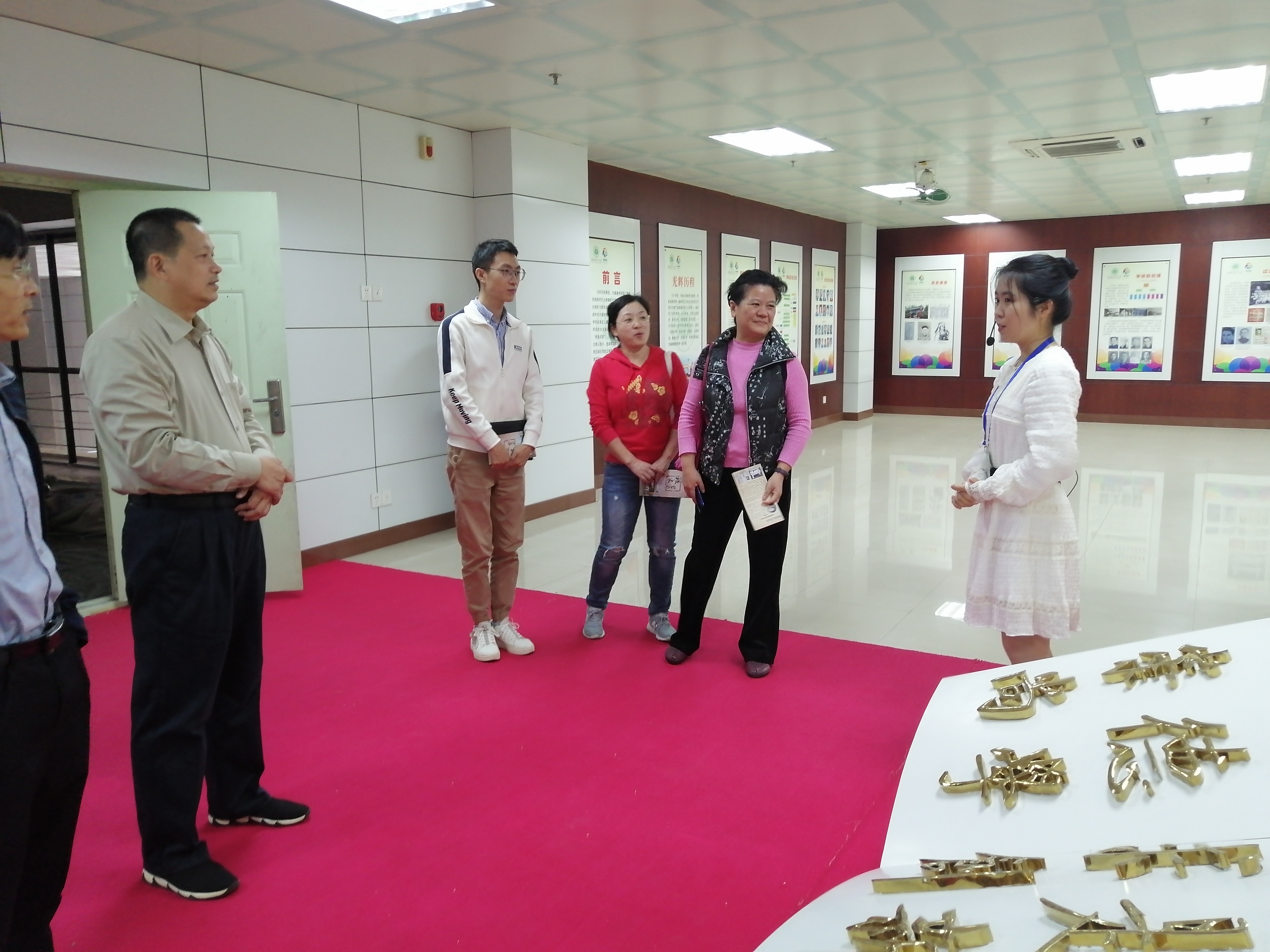 研究生学院参观校史馆