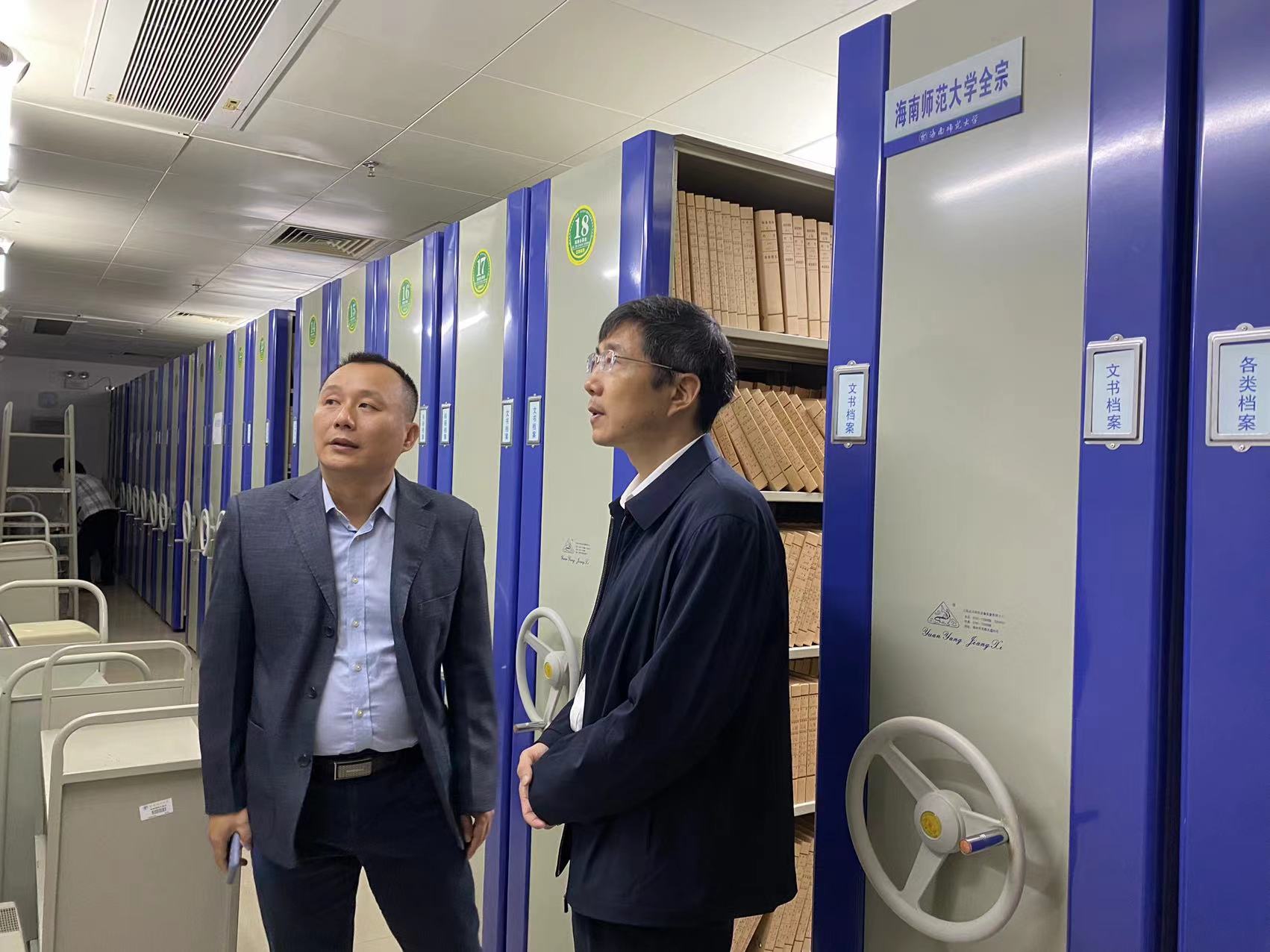 陈相松到档案馆调研指导工作