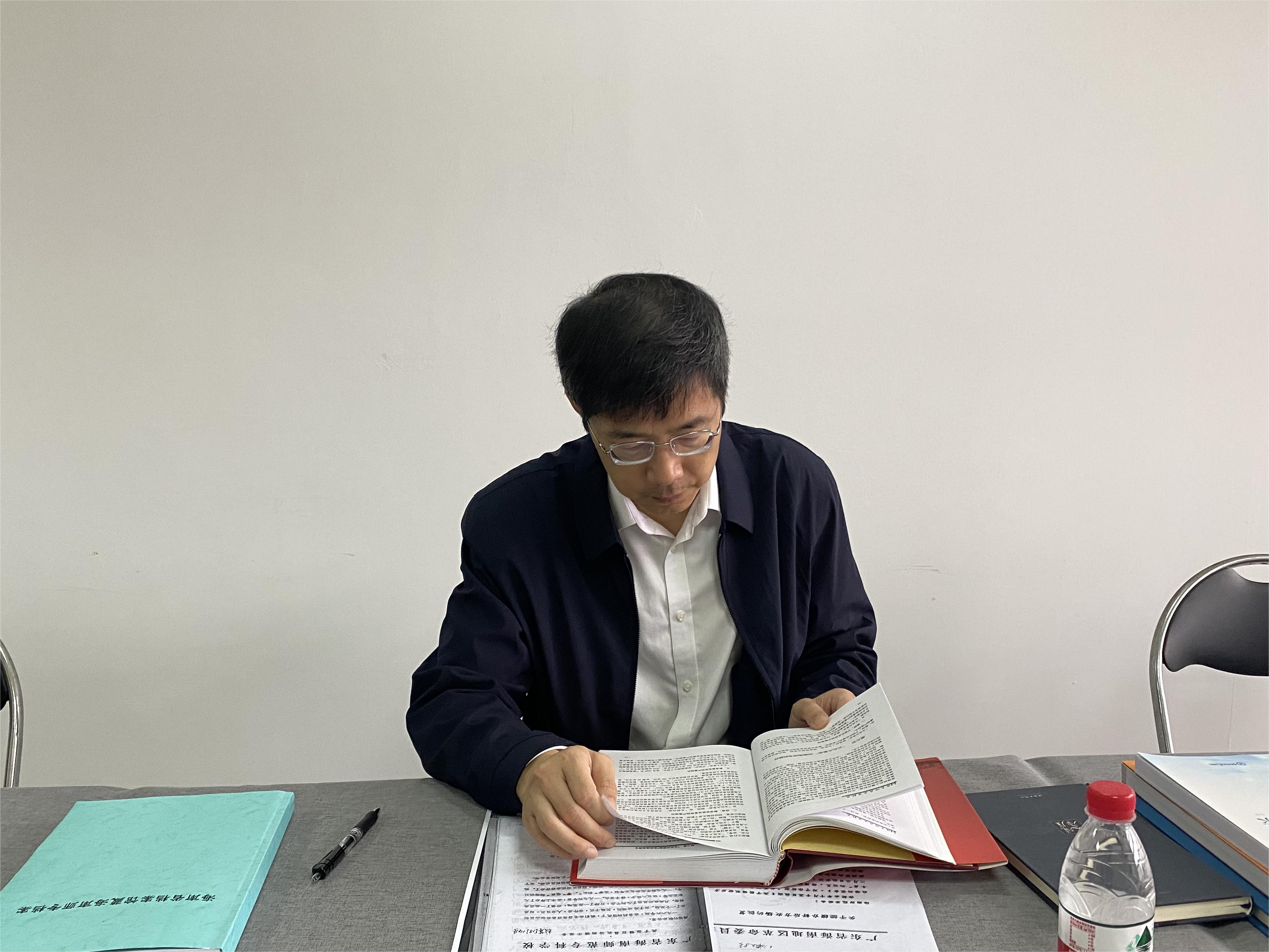 陈相松到档案馆调研指导工作